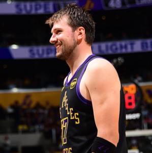 开云官网-东契奇单场贡献至少40分10助攻且0失误 成为湖人队史首人|北京|奥斯卡-罗伯特森|克利夫兰骑士队|卢卡-东契奇|洛杉矶湖人队_新浪体育_新浪新闻